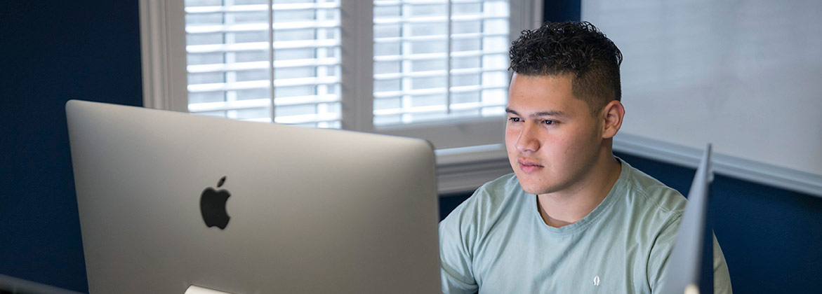 Dallas college student studying in university computer lab