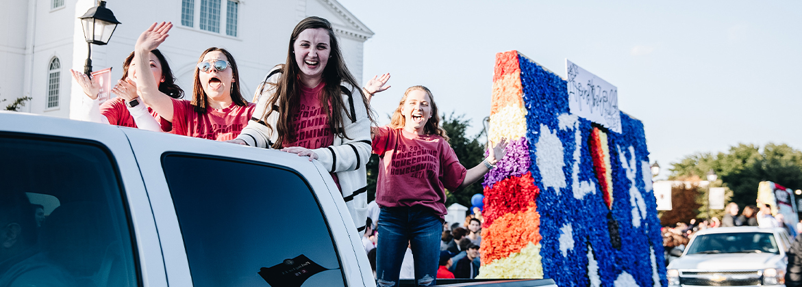 Zeta Chi Homecoming Float