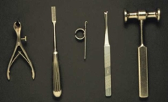 picture of surgical tools lined up