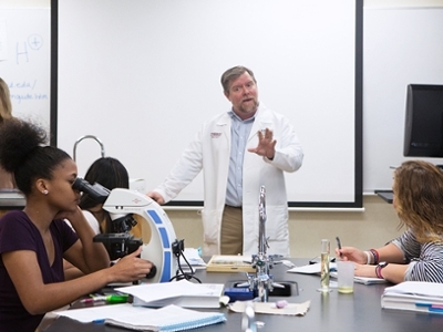 Dr. Mark Bloom teaching students - Dallas, Texas