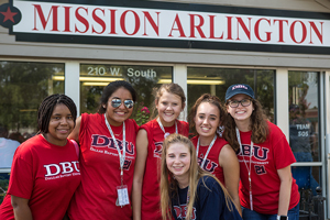 DBU Students Serve at Mission Arlington