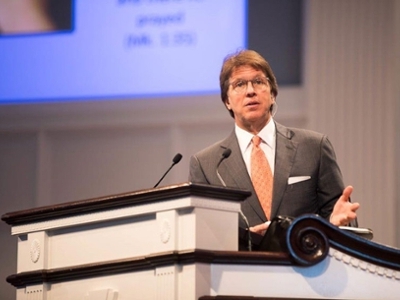 Mark Lanier speaking from behind the podium in the Chapel