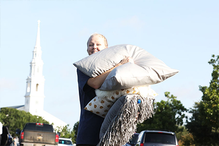 DBU moves in new students - Dallas, Texas