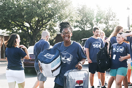 DBU SWAT leaders help with student move in - Fall 2018