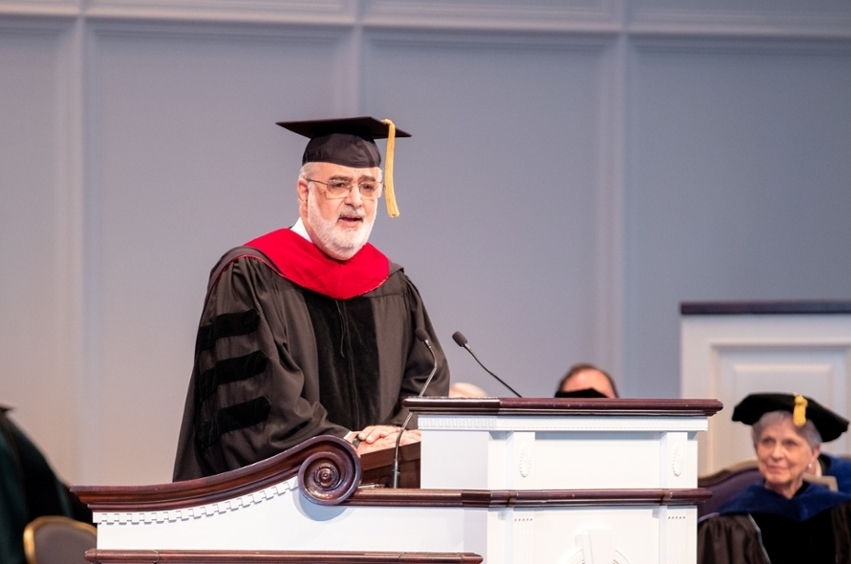 May Commencement Lead Robert