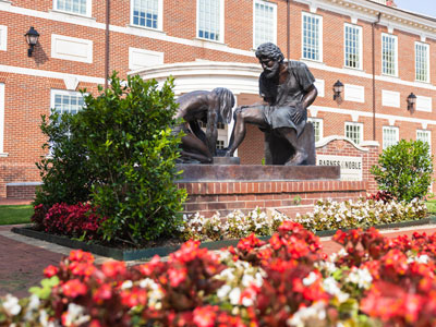 servant leadership statue outside of Blackaby Hall in Dallas, Texas