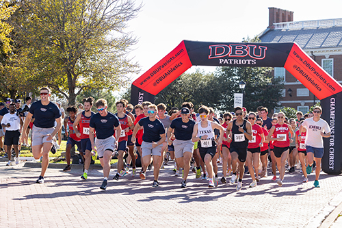 Turkey Trot start off with everyone running