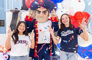 new college students standing with the Patriot Man after ringing the bell