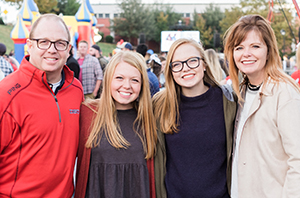 a family of dbu alumni at homecoming