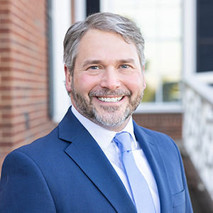 headshot of Dr. Dale Braswell