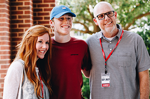 dbu parents standing outside with their college student