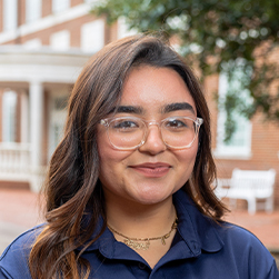 Ximena's headshot